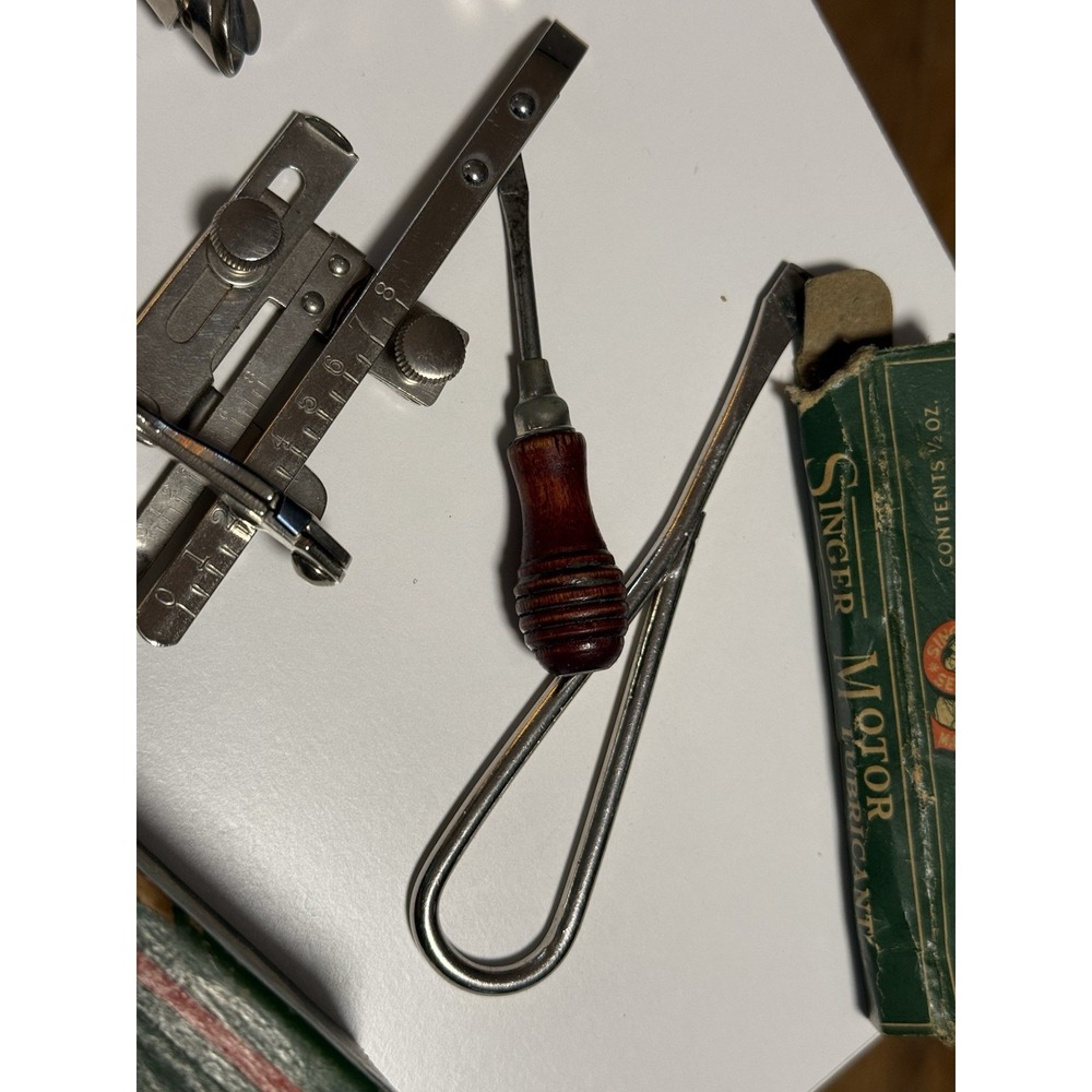 Singer Sewing Machine‎ Attachments - Picture 3 of 10